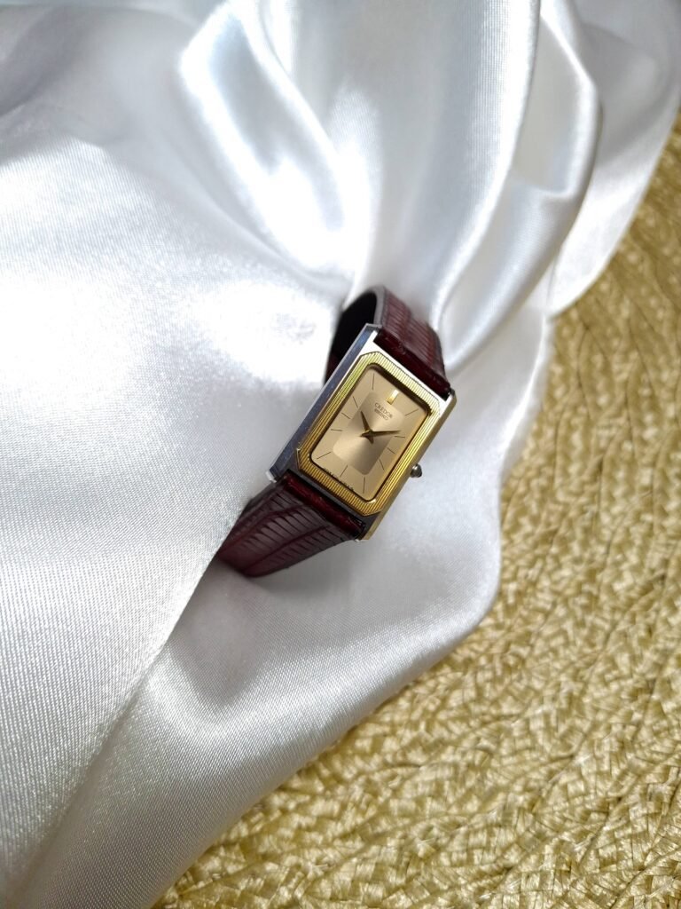 Seiko Credor 1981 Rectangular Gold Dial Watch, photo 5