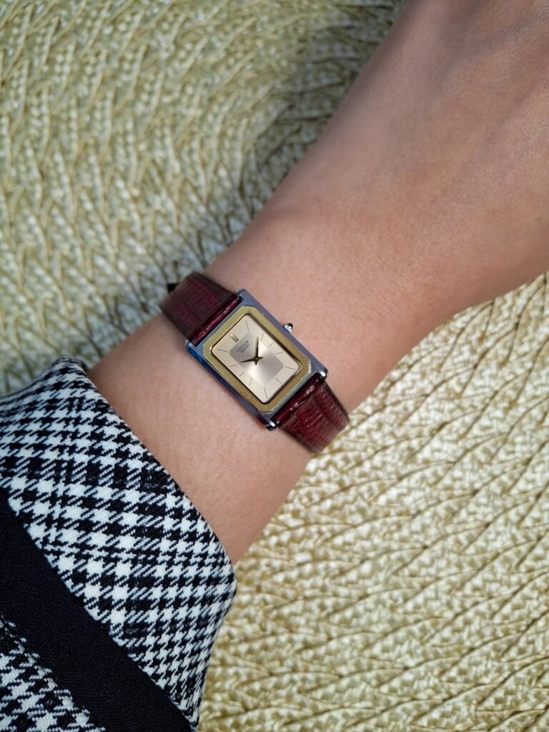 Seiko Credor 1981 Rectangular Gold Dial Watch, photo 2