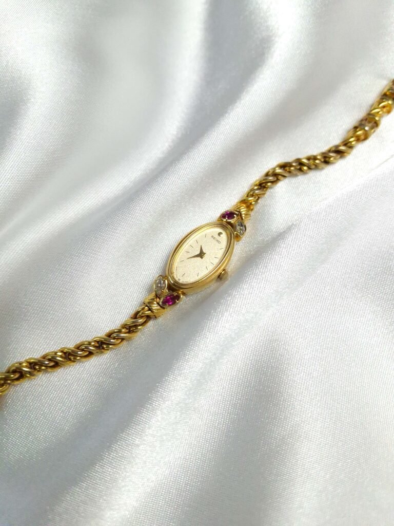 Seiko Ruby-Accented Gold-Tone Bracelet Watch, foto 3