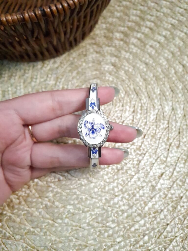 André Mouche Swiss White & Blue Floral Watch, foto 1